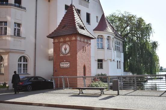 Pegelhaus am Mühlendamm, welches den Wasserpegel bei den alten Fischern der Oberhavel misst.