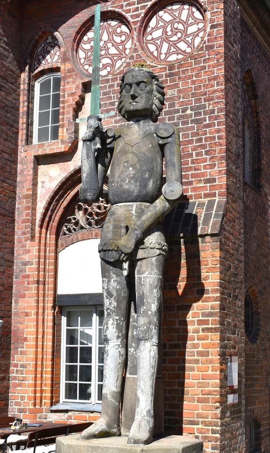 Roland vor dem Rathaus