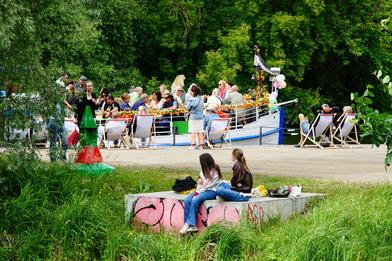 Foto der Havelkarawane, Spielort am Packhofufer