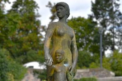 Mutter-Kind Skulptur
