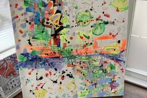 Foto mit abstrakter Kunst, Bild auf Boden gestellt.