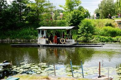Foto des Solarschiffs mit Künstlerbesetzung Lauschkultur