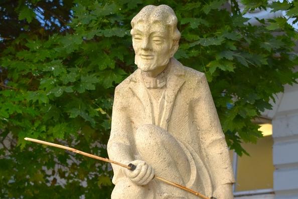 Barbier Fritze Bollmann auf dem Brunnen in der Hauptstraße